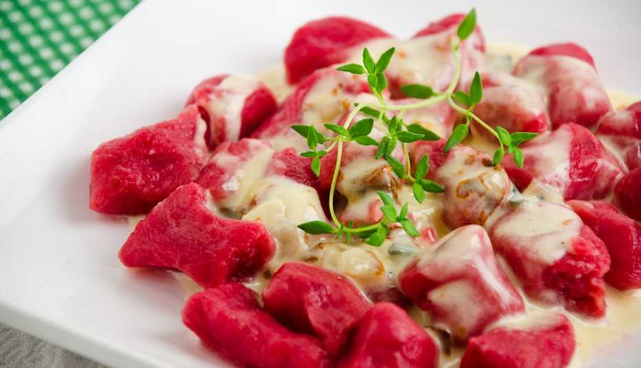 Gnocchi con trozos de carne