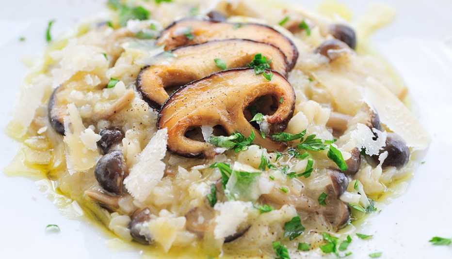 Risotto con hongos shiitake al vino rojo
