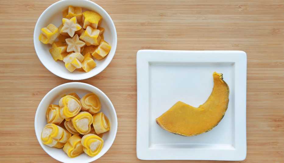 Bocadillo para perros preparado con yogur y calabaza