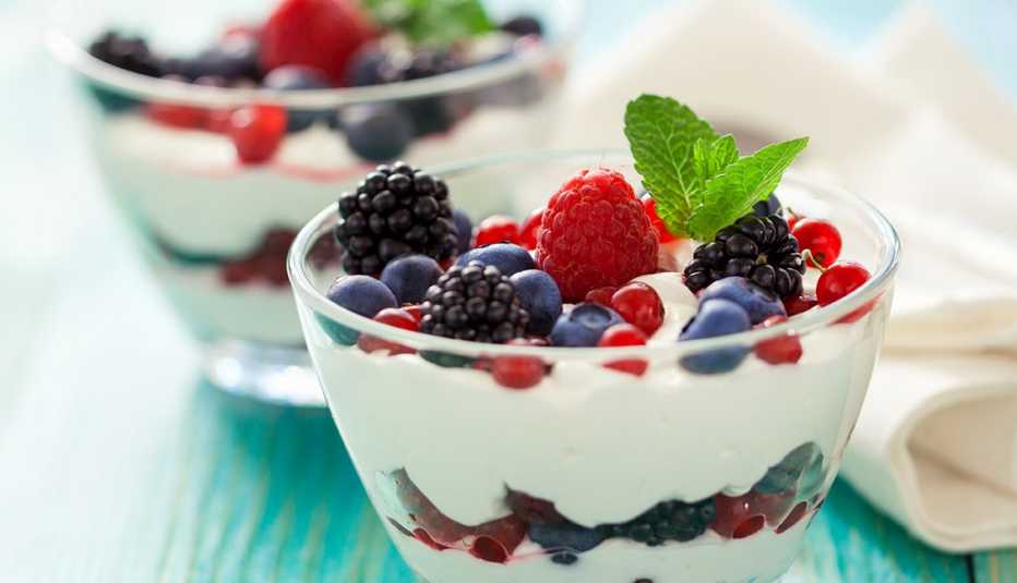 Bayas mixtas con crema de limón