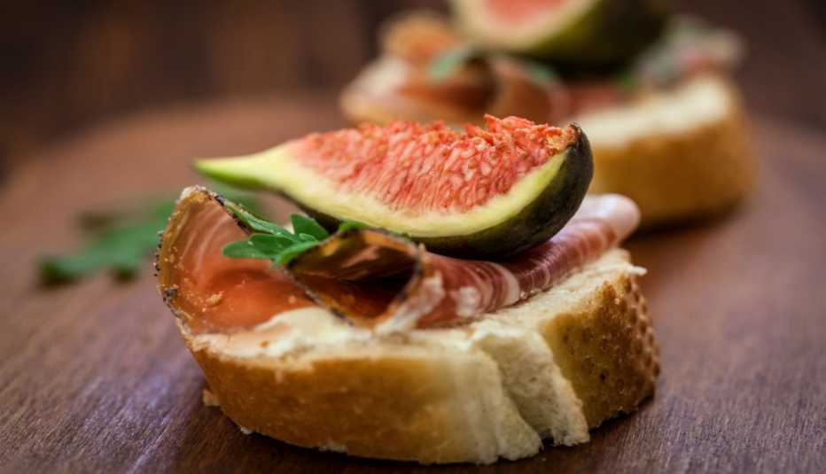 Pan con higos y prosciutto