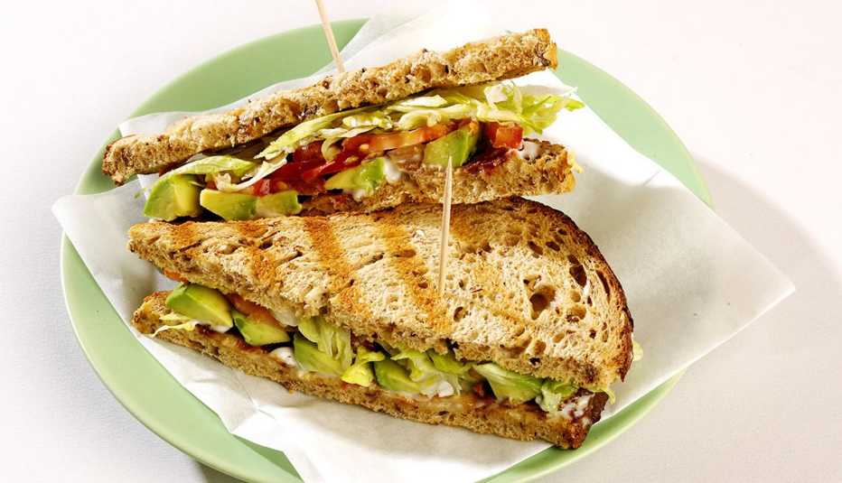 Sanduche con aguacate