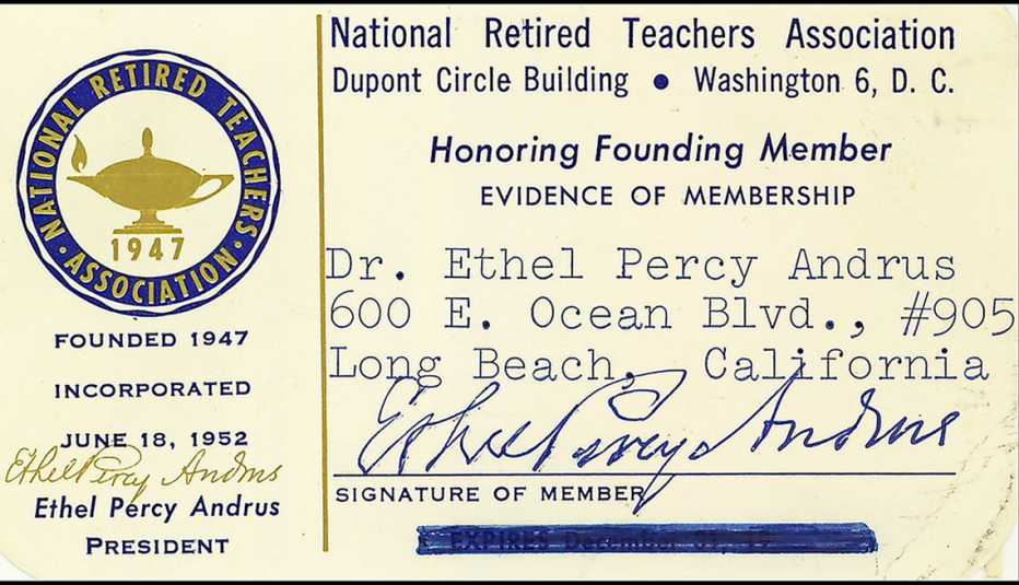 Tarjeta de membresía a la asociación de maestros retirados, o National Retired Teachers Association.