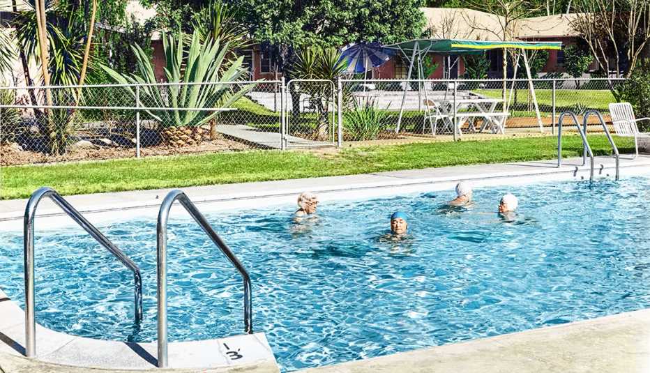Piscina cristalina en Grey Gables