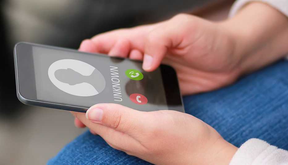 Teléfono inteligente que muestra una llamada desconocida.