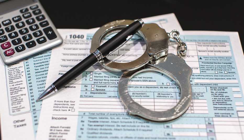 Esposas sobre formulario 1040 del IRS. Esposas sobre formulario 1040 del IRS.