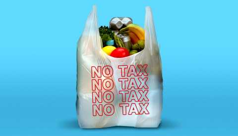 ¿Qué estados cobran impuestos por los alimentos? una bolsa plastica con alimentos con un patron de palabras que lee no tax