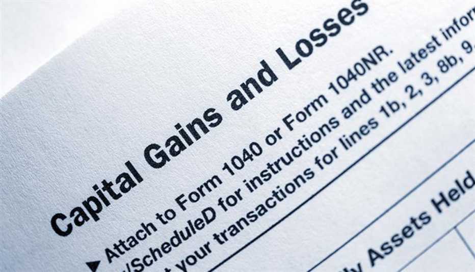 Formulario 1040 del IRS que muestra ganancias y pérdidas de capital