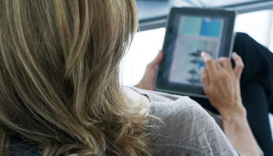 El uso constante de las redes sociales lleva a compras compulsivas.