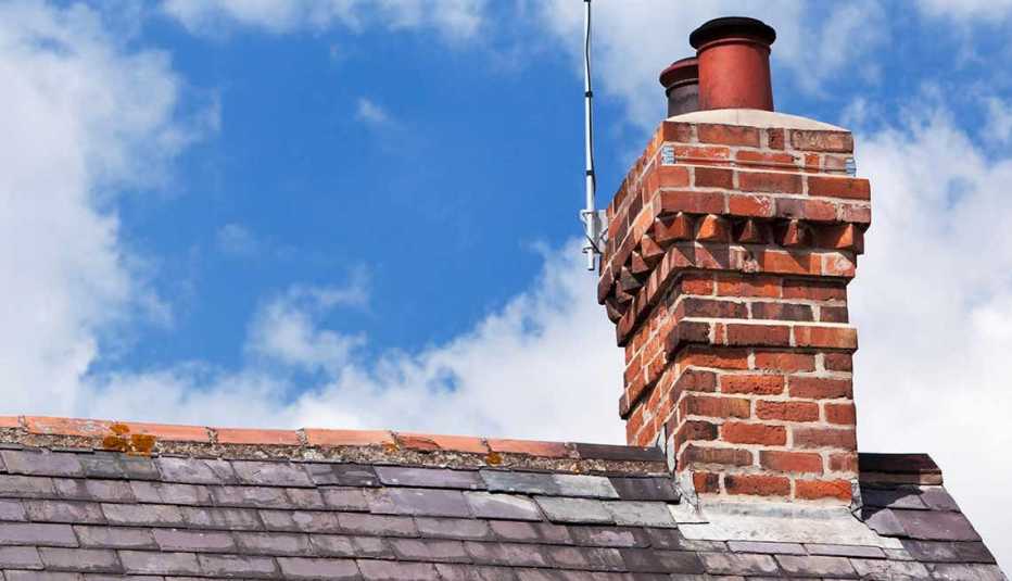 Chimenea en ladrillo de una casa