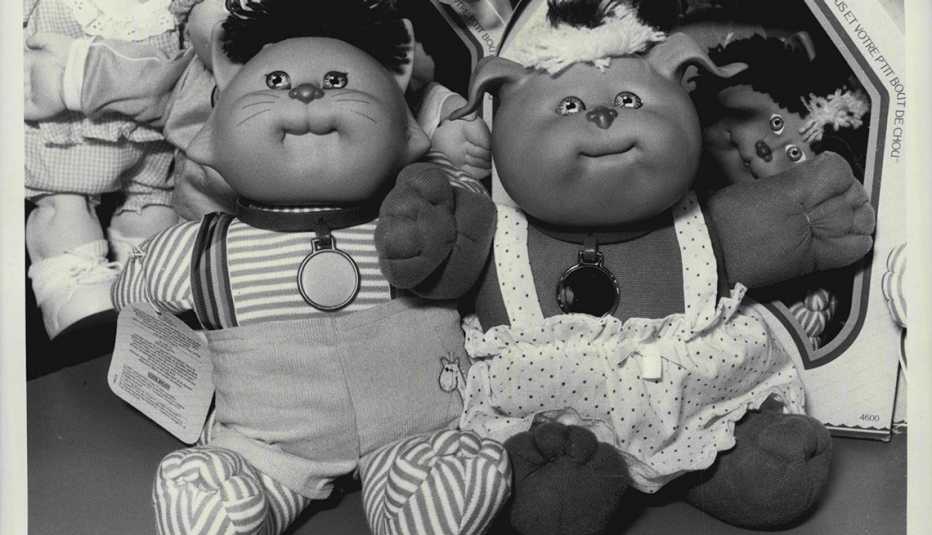 Muñecas de repollo en una feria internacional de juguetes en 1985.