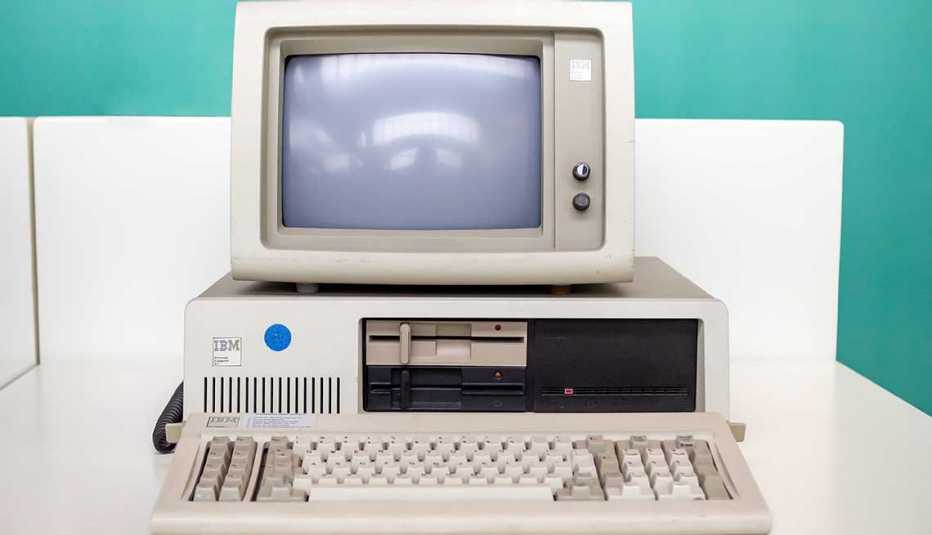 Computadora personal XT de IBM en el Museo Nacional de la Ciencia y la Tecnología, Cataluña, España.   