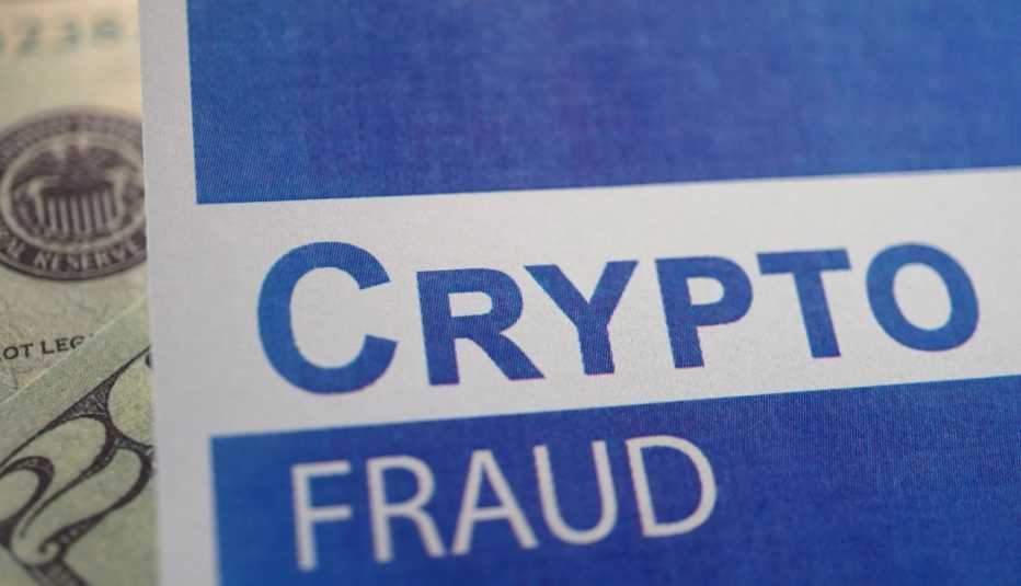 Billetes de 20 dólares y encima una señal de fraude de criptomonedas