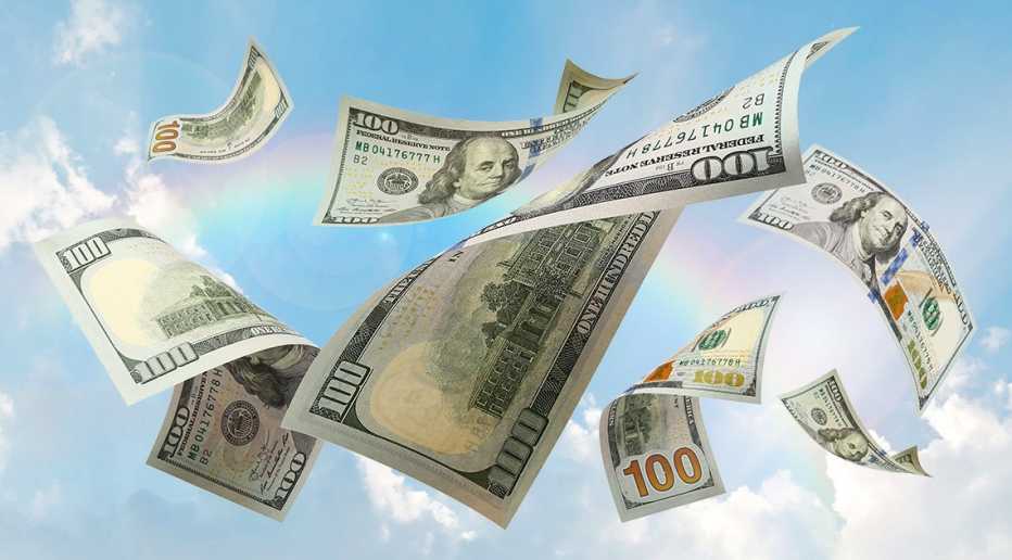 Billetes de 100 dólares que caen del cielo Billetes de 100 dólares que caen del cielo