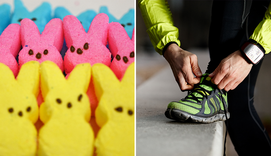 Caramelos con forma de pollito y hombre amarrándose los zapatos