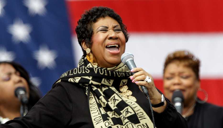 Aretha Franklin actúa antes del discurso del presidente Barack Obama en Detroit, el lunes 5 de septiembre de 2011. Aretha Franklin actúa antes del discurso del presidente Barack Obama en Detroit, el lunes 5 de septiembre de 2011.