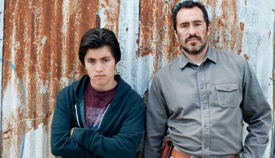 José Julián y Demián Bichir en una escena de la película Una vida mejor José Julián y Demián Bichir en una escena de la película Una vida mejor