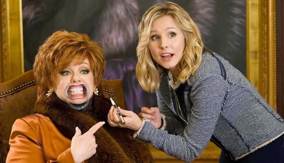 Melissa McCarthy y Kristen Bell en una escena de la película 'The Boss'