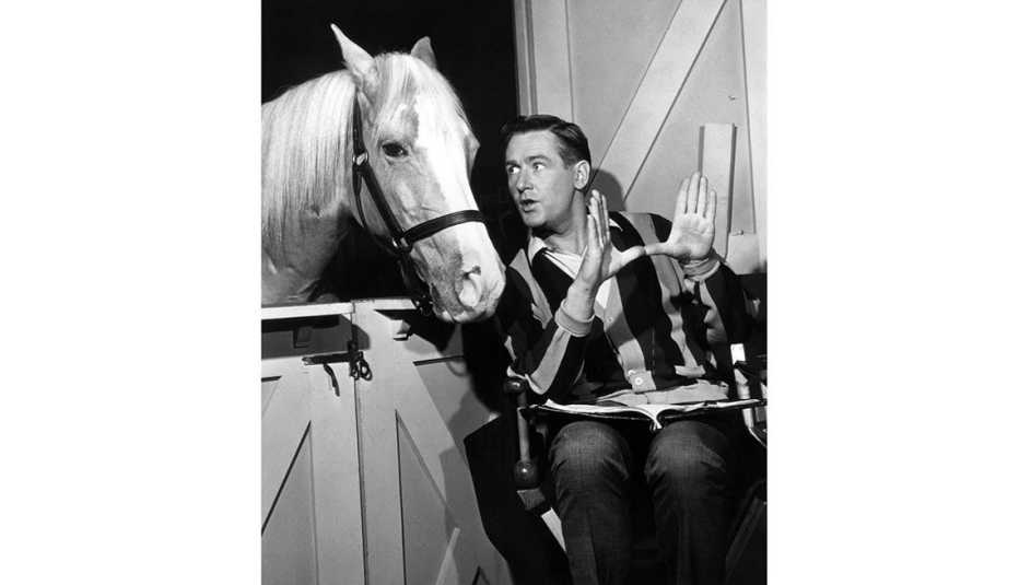 Animales estrellas de cine y TV - Mister Ed con el actor Allan “Rocky” Lane Animales estrellas de cine y TV - Mister Ed con el actor Allan “Rocky” Lane