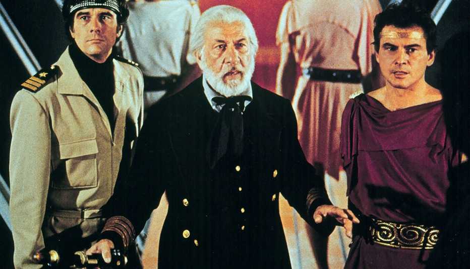 José Ferrer en una escena de The Amazing Captain Nemo