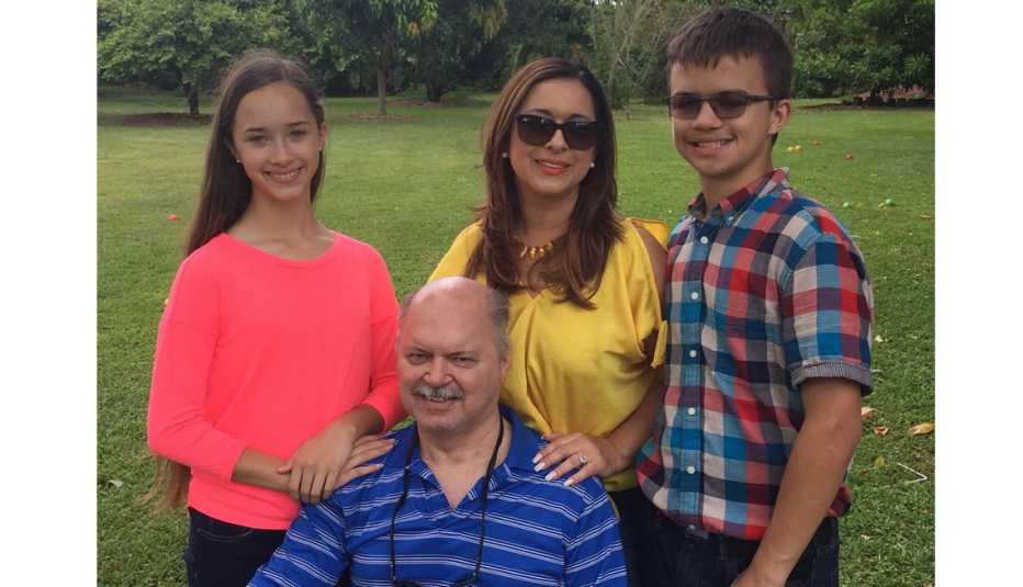 Periodista Neida Sandoval, su esposo y sus dos hijos. 