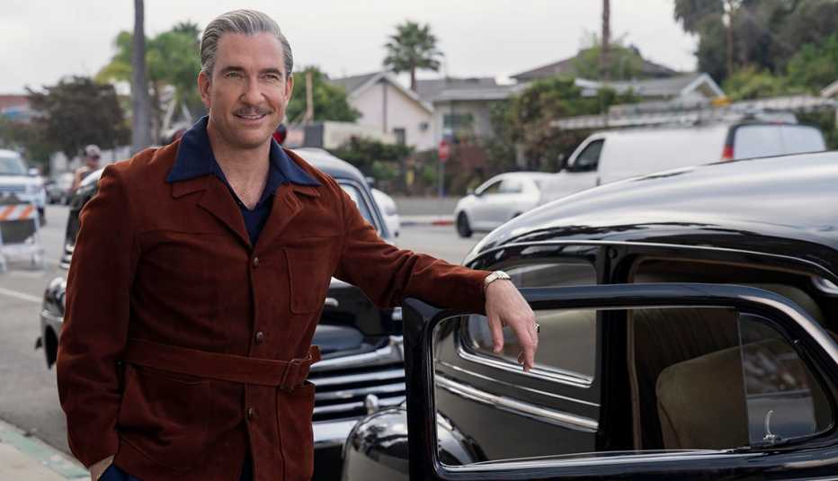 Actor Dylan McDermott como Ernie West en la serie de Netflix, Hollywood
