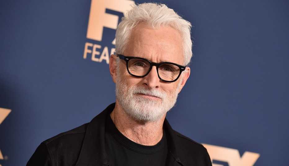 John Slattery en la alfombra roja del FX Network Winter TCA 2020.