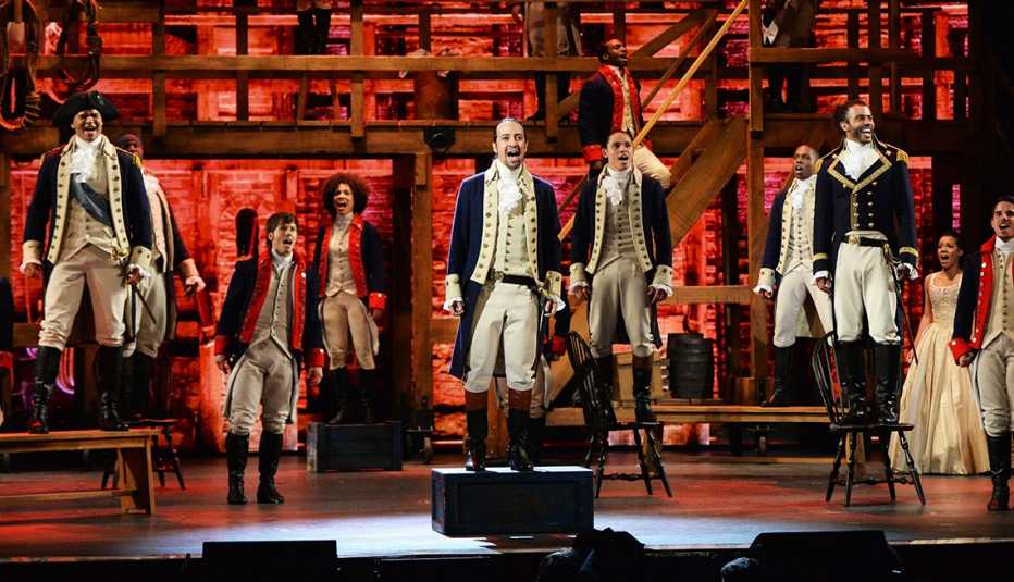 Lin-Manuel Miranda y otros actores en el musical Hamilton Lin-Manuel Miranda y otros actores en el musical Hamilton