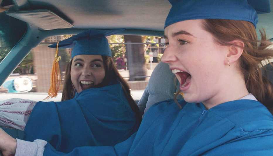 Beanie Feldstein y Kaitlyn Dever una escena de Booksmart