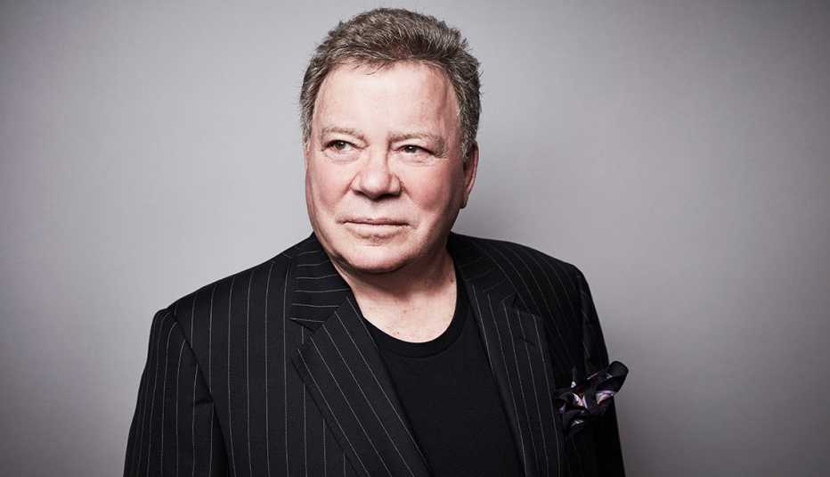 El actor William Shatner posando para un retrato.
