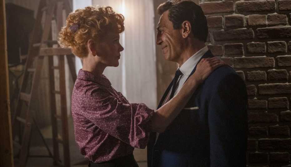 Nicole Kidman y Javier Bardem en una escena de "Being the Ricardos".