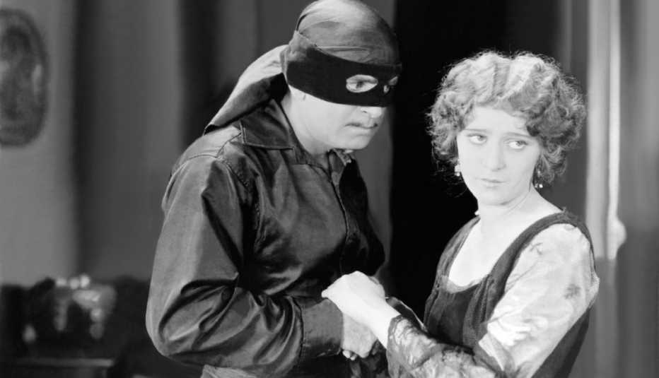 Escena de la película "The Mark of Zorro" de 1920.