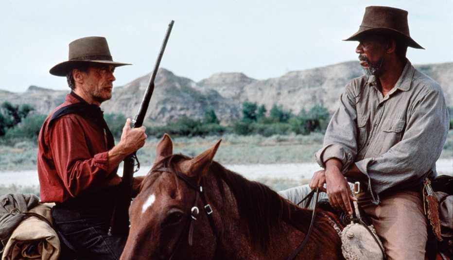Clint Eastwood y Morgan Freeman protagonizan la película Unforgiven. Clint Eastwood y Morgan Freeman protagonizan la película Unforgiven.