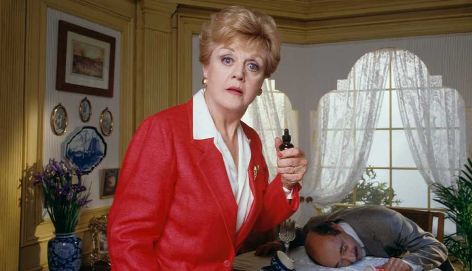 Angela Lansbury interpreta a Jessica Fletcher, escritora de misterio y solucionadora de crímenes, en "Murder, She Wrote".