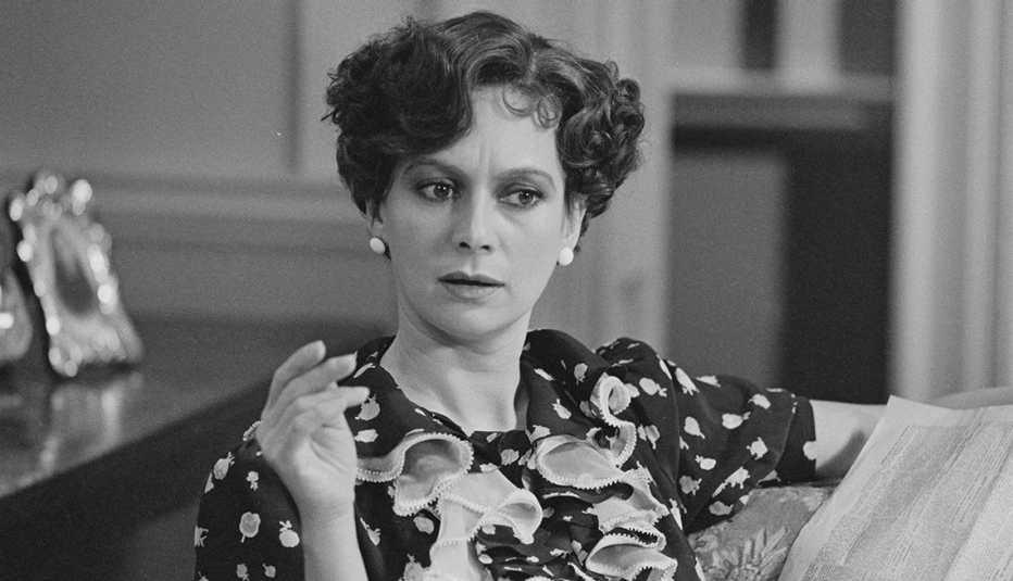 Francesca Annis como Lady Frances Derwent durante la producción de “Why Didn&rsquo;t They Ask Evans?”.