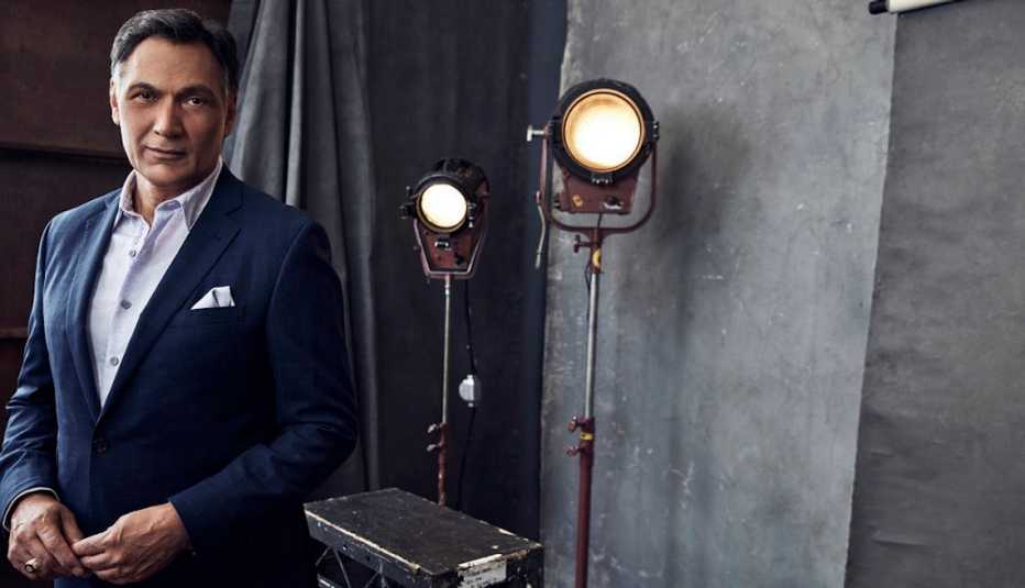 Jimmy Smits como Elijah Strait en 'Bluff City Law'