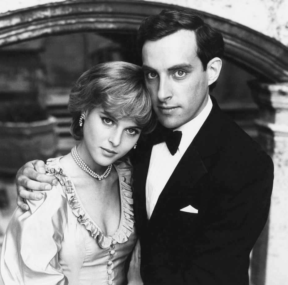 Catherine Oxenberg (izquierda) y Christopher Baines.