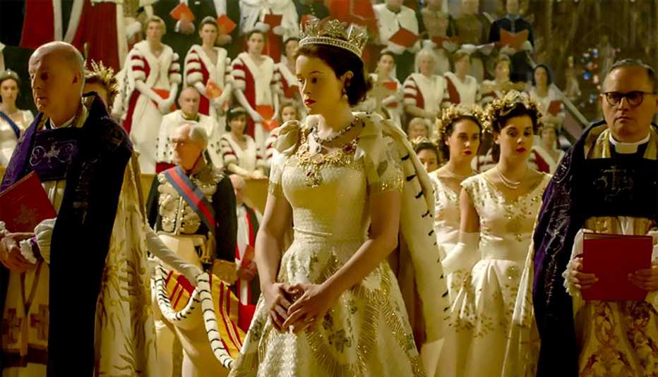 Una escena de la serie "The Crown". Una escena de la serie "The Crown".