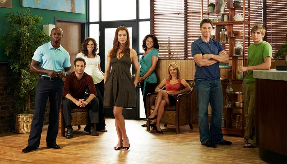 (De izquierda a derecha) El elenco de &ldquo;Private Practice&rdquo;: Taye Diggs, Paul Adelstein, Amy Brenneman, Kate Walsh, Audra McDonald, KaDee Strickland, Tim Daly y Chris Lowell.