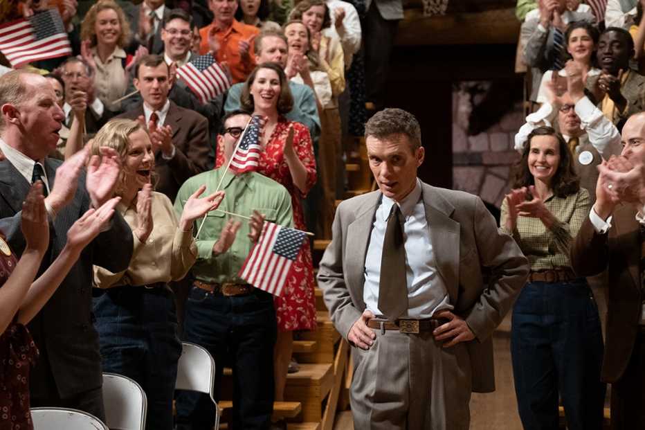 Una escena de "Oppenheimer" con Cillian Murphy como  J. Robert Oppenheimer,