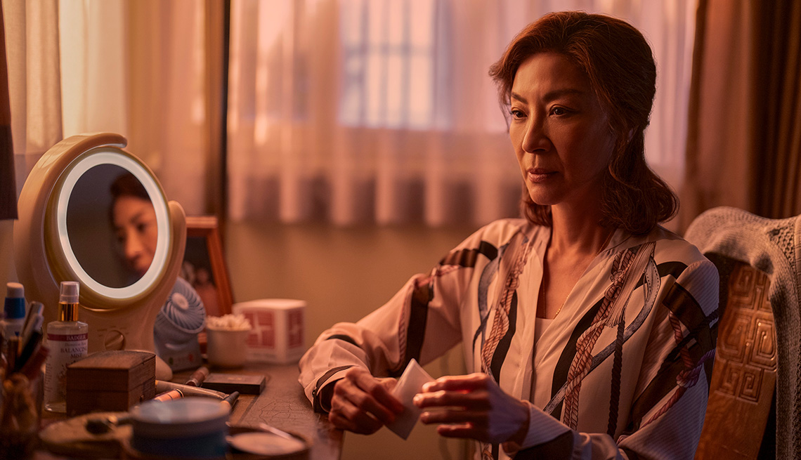 Michelle Yeoh protagoniza "The Brothers Sun".