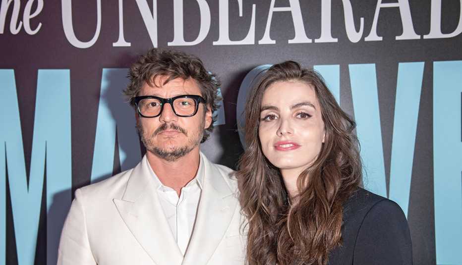 Pedro Pascal con su hermana, Lux Pascal, en Nueva York. 