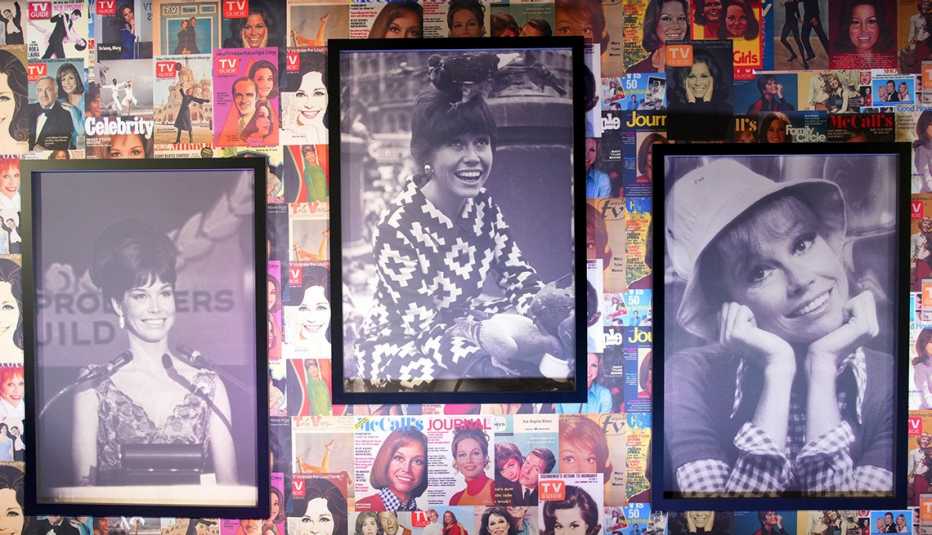 Portadas de revistas y fotos de la actriz Mary Tyler Moore.