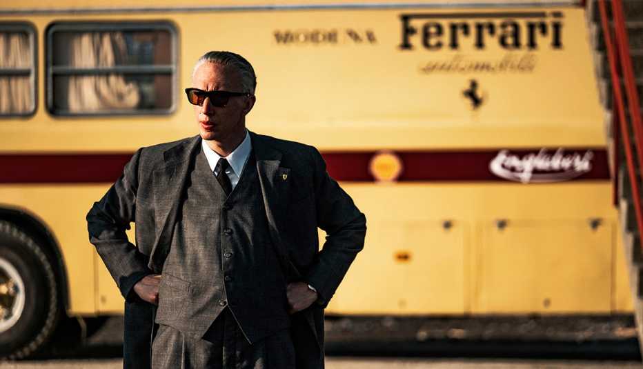 Adam Driver interpreta a Enzo Ferrari en "Ferrari".
