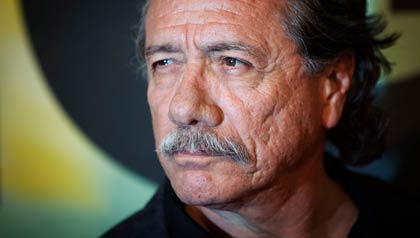 El actor Edward James Olmos llega para el estreno de la película 2 Guns en Nueva York, 29 de julio de 2013. El actor Edward James Olmos llega para el estreno de la película 2 Guns en Nueva York, 29 de julio de 2013.