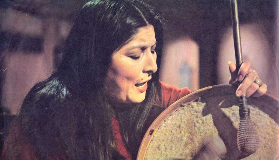 Mercedes Sosa durante una presentación en Europa, cuando cantó con el intérprete inglés Sting.