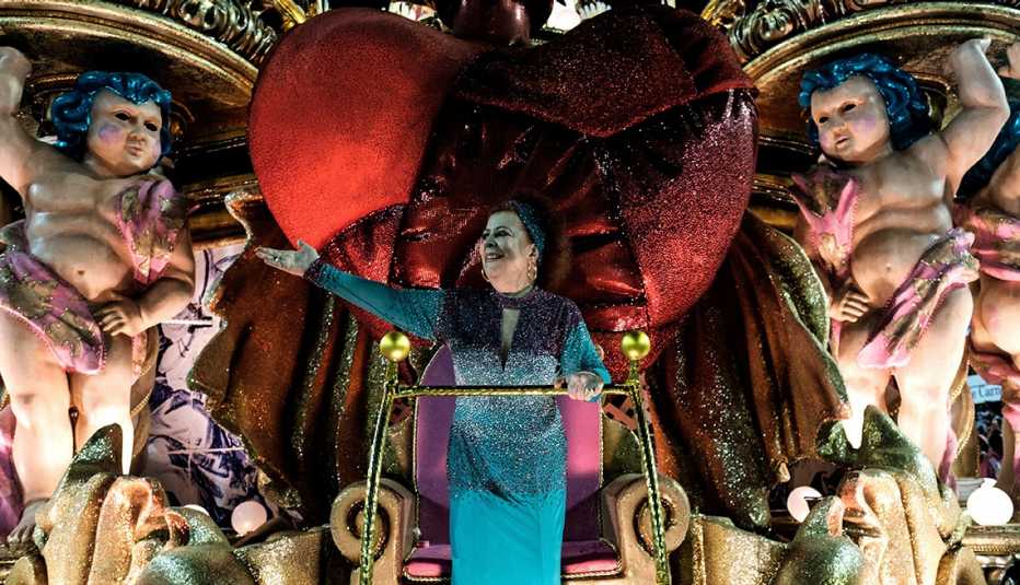 Beth Carvalho en el sambódromo de Río de Janeiro, Brasil, 2016.
