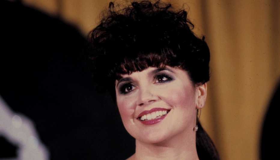 Cantante Linda Ronstadt en los premios GRAMMY, febrero 28, 1984.