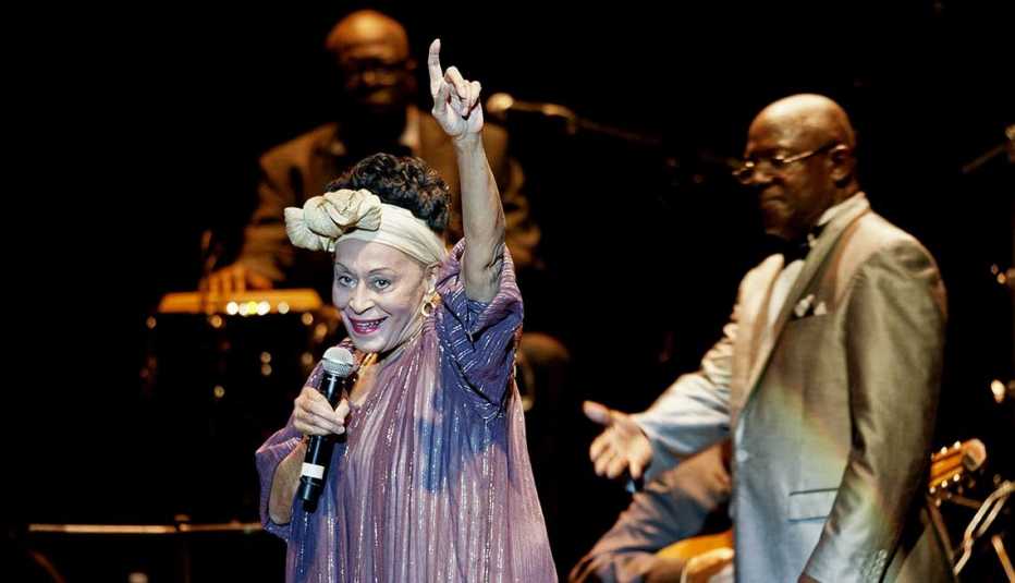 Foto de una presentación de  Omara Portuondo, de El Buena Vista Social Club.