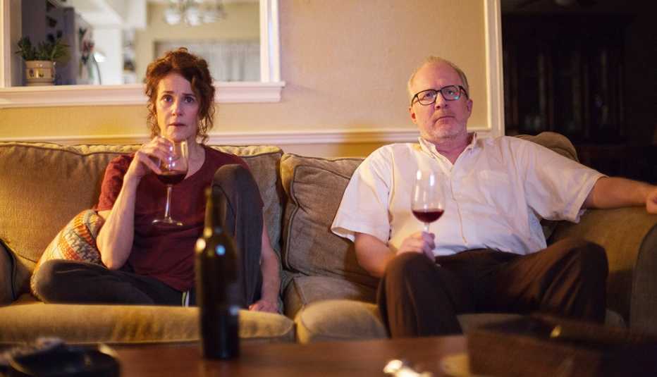 Escena de la película The Lovers protagonizada por Debra Winger y Tracy Letts